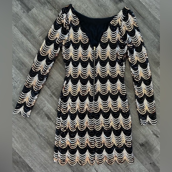 Beautiful Women’s Charlotte Russe Scallop Sequin Dress - Picture 4 of 8